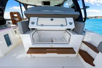 Thumbnail von Boston Whaler 380 Realm