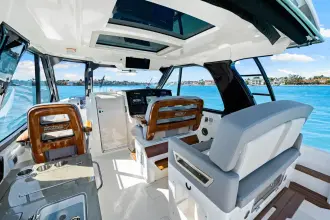 Thumbnail von Boston Whaler 380 Realm