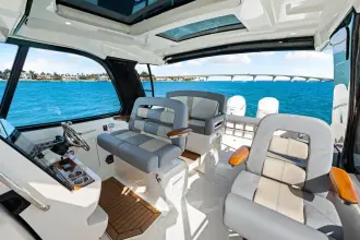 Thumbnail von Boston Whaler 380 Realm