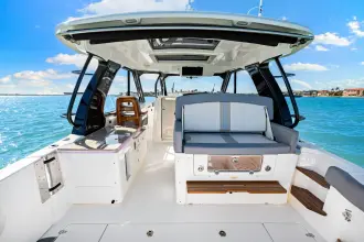 Thumbnail von Boston Whaler 380 Realm