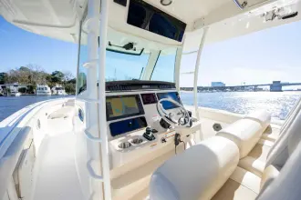 Thumbnail von Boston Whaler 350 Outrage