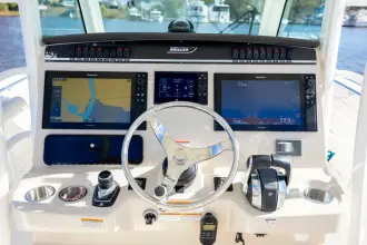 Thumbnail von Boston Whaler 350 Outrage