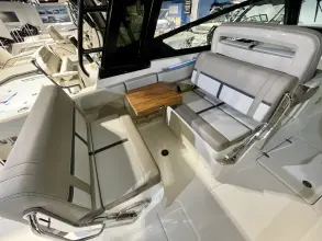 Thumbnail von Boston Whaler 330 Vantage