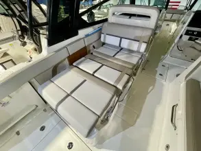 Thumbnail von Boston Whaler 330 Vantage