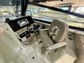 Thumbnail von Boston Whaler 330 Vantage
