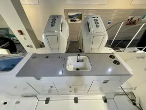 Thumbnail von Boston Whaler 330 Vantage