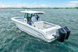 Thumbnail von Boston Whaler 330 Outrage