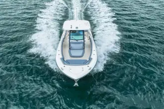 Thumbnail von Boston Whaler 330 Outrage