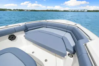 Thumbnail von Boston Whaler 330 Outrage