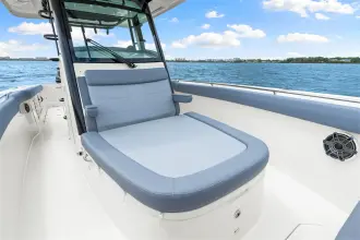 Thumbnail von Boston Whaler 330 Outrage