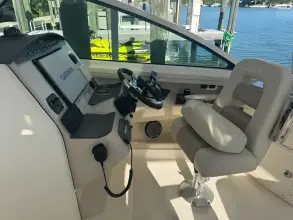 Thumbnail von Boston Whaler 320 Vantage