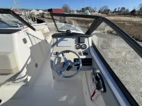 Thumbnail von Boston Whaler 210 Vantage