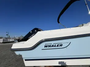 Thumbnail von Boston Whaler 210 Vantage
