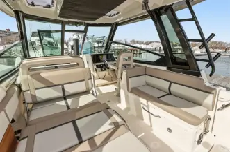 Thumbnail von Boston Whaler 330 Vantage