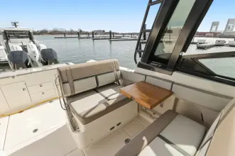 Thumbnail von Boston Whaler 330 Vantage