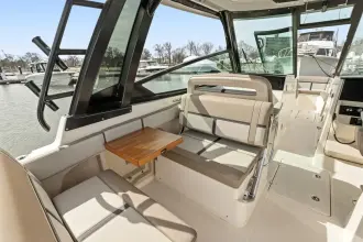 Thumbnail von Boston Whaler 330 Vantage