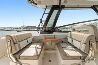 Thumbnail von Boston Whaler 330 Vantage