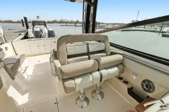Thumbnail von Boston Whaler 330 Vantage