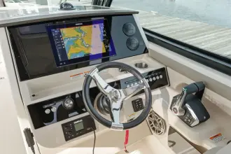Thumbnail von Boston Whaler 330 Vantage