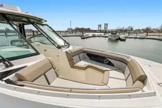 Thumbnail von Boston Whaler 330 Vantage
