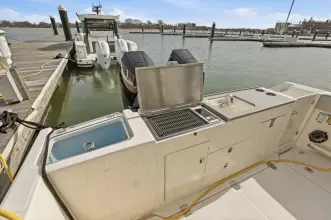 Thumbnail von Boston Whaler 330 Vantage