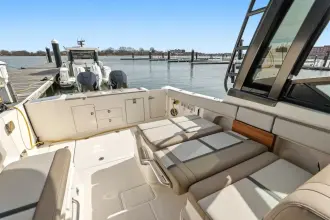 Thumbnail von Boston Whaler 330 Vantage