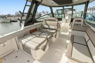 Thumbnail von Boston Whaler 330 Vantage