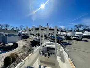 Thumbnail von Boston Whaler 210 Montauk