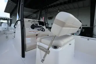 Thumbnail von Boston Whaler 220 Dauntless