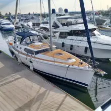 Hunter 45 Deck Salon