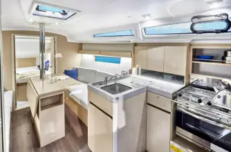 Thumbnail von Beneteau Oceanis 34.1 Swing Keel