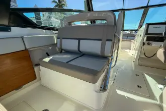 Thumbnail von Boston Whaler 330 Vantage