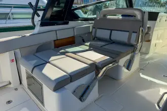 Thumbnail von Boston Whaler 330 Vantage