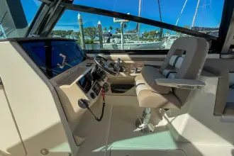 Thumbnail von Boston Whaler 330 Vantage