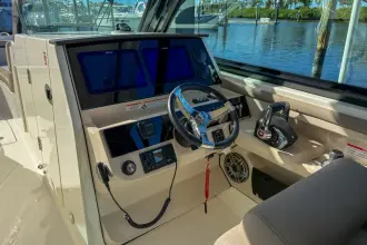 Thumbnail von Boston Whaler 330 Vantage