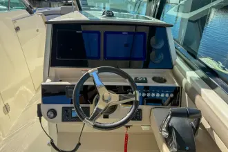 Thumbnail von Boston Whaler 330 Vantage