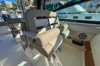 Thumbnail von Boston Whaler 330 Vantage