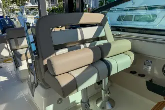 Thumbnail von Boston Whaler 330 Vantage