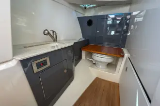 Thumbnail von Boston Whaler 330 Vantage