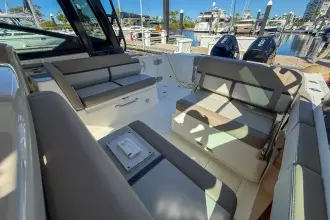 Thumbnail von Boston Whaler 330 Vantage