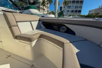 Thumbnail von Boston Whaler 330 Vantage