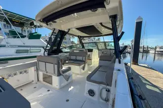 Thumbnail von Boston Whaler 330 Vantage
