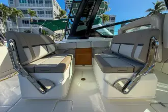 Thumbnail von Boston Whaler 330 Vantage