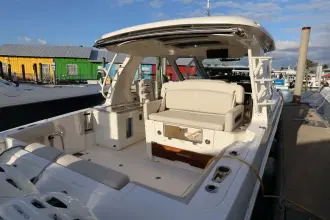 Thumbnail von Boston Whaler 380 Realm