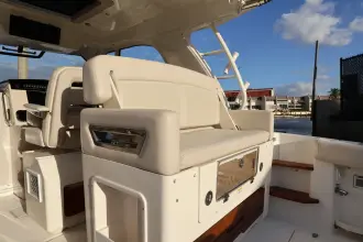 Thumbnail von Boston Whaler 380 Realm