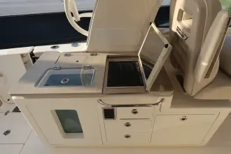 Thumbnail von Boston Whaler 380 Realm