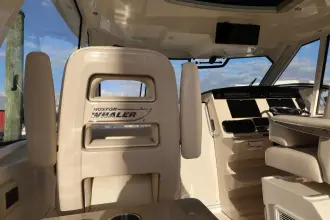 Thumbnail von Boston Whaler 380 Realm