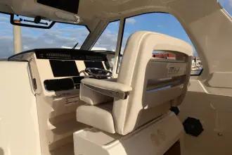 Thumbnail von Boston Whaler 380 Realm