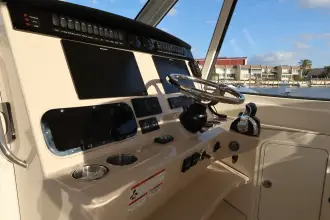 Thumbnail von Boston Whaler 380 Realm