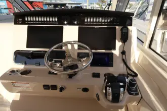 Thumbnail von Boston Whaler 380 Realm